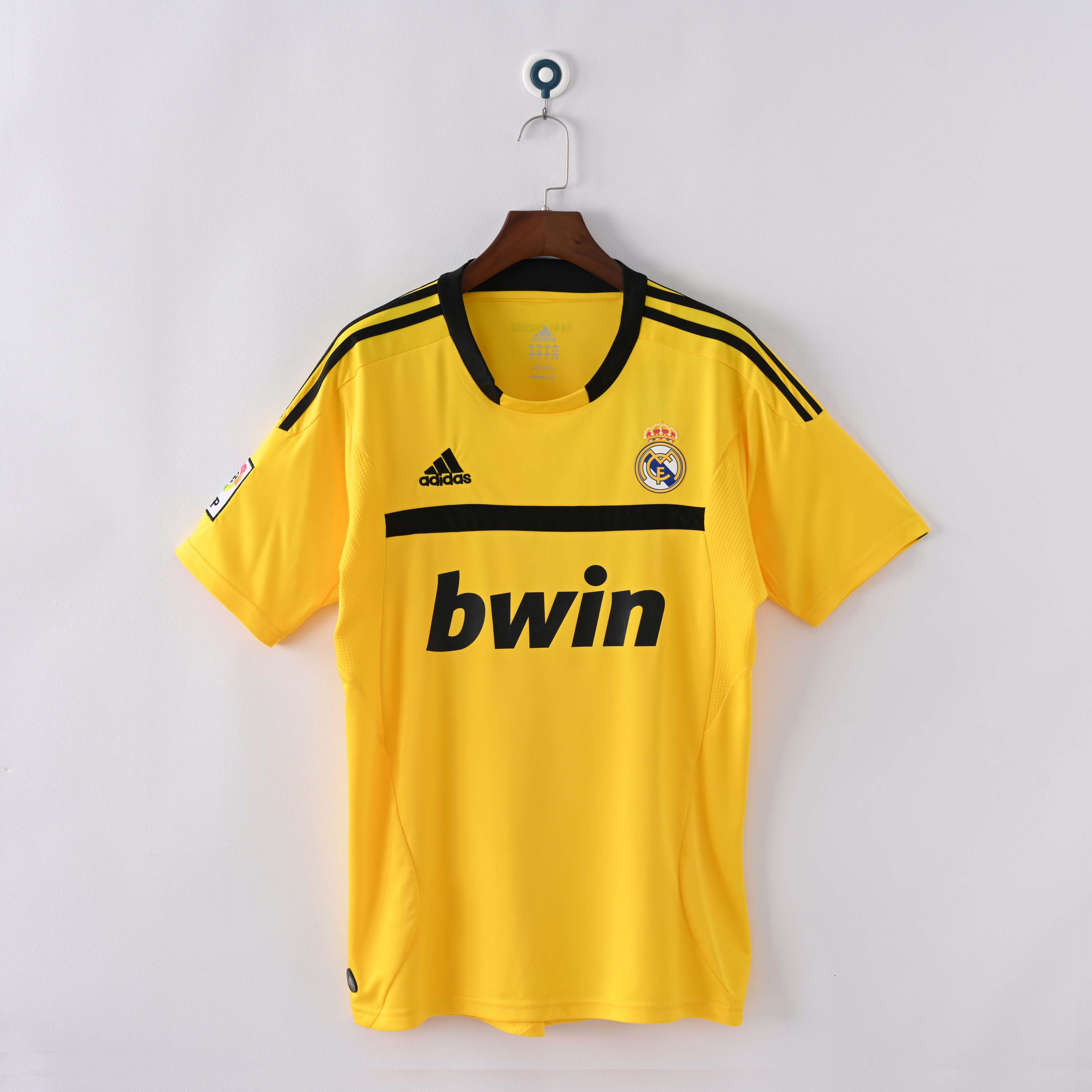 2011/2012 Retro Real Madrid Goalkeeper Football Shirt 1:1 Thai Quality