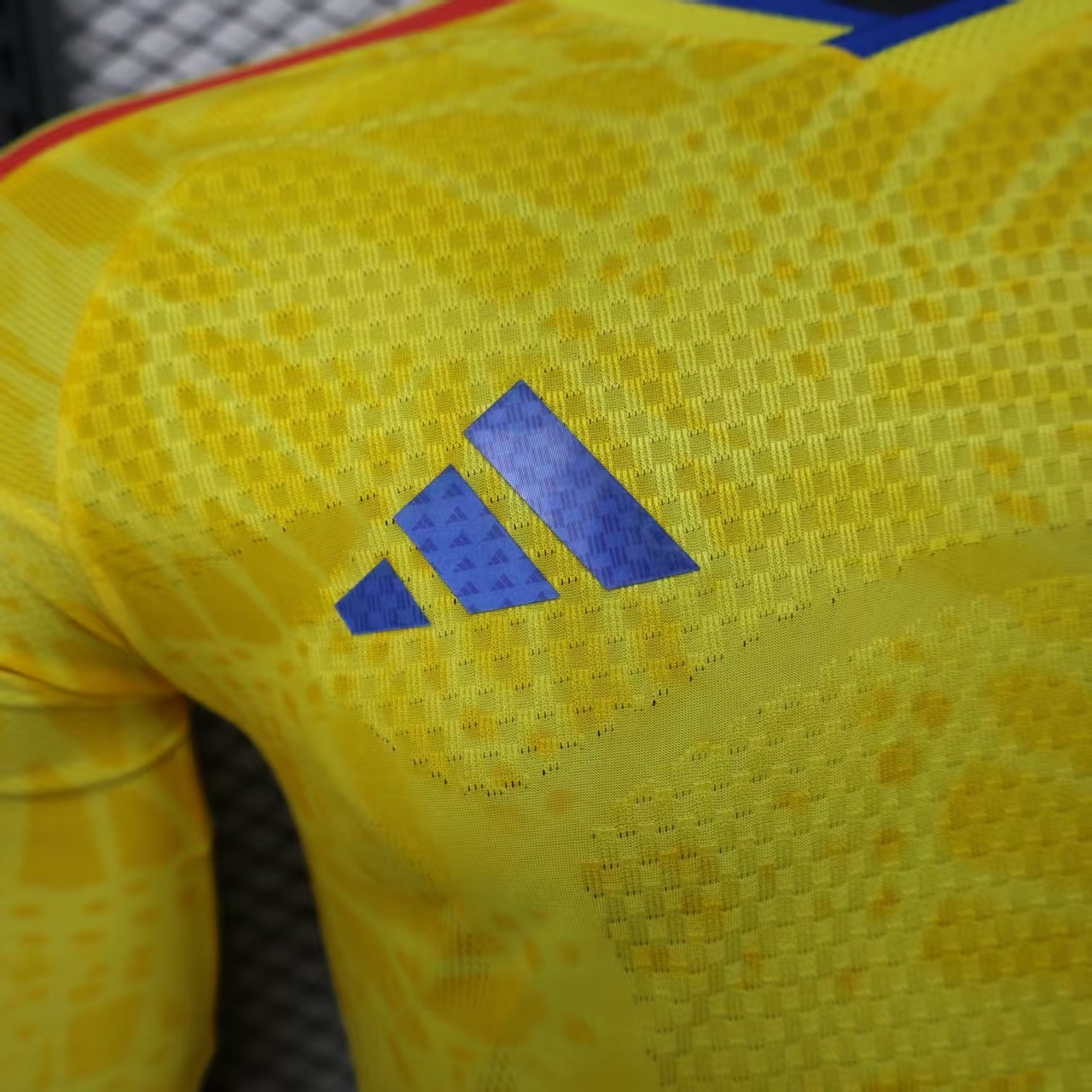 2026 Long Sleeve Player Version Colombia Home World Cup Football Shirt 1:1 Thai Quality - Image 4