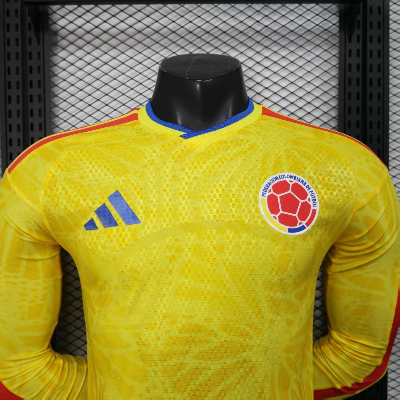 2026 Long Sleeve Player Version Colombia Home World Cup Football Shirt 1:1 Thai Quality - Image 3