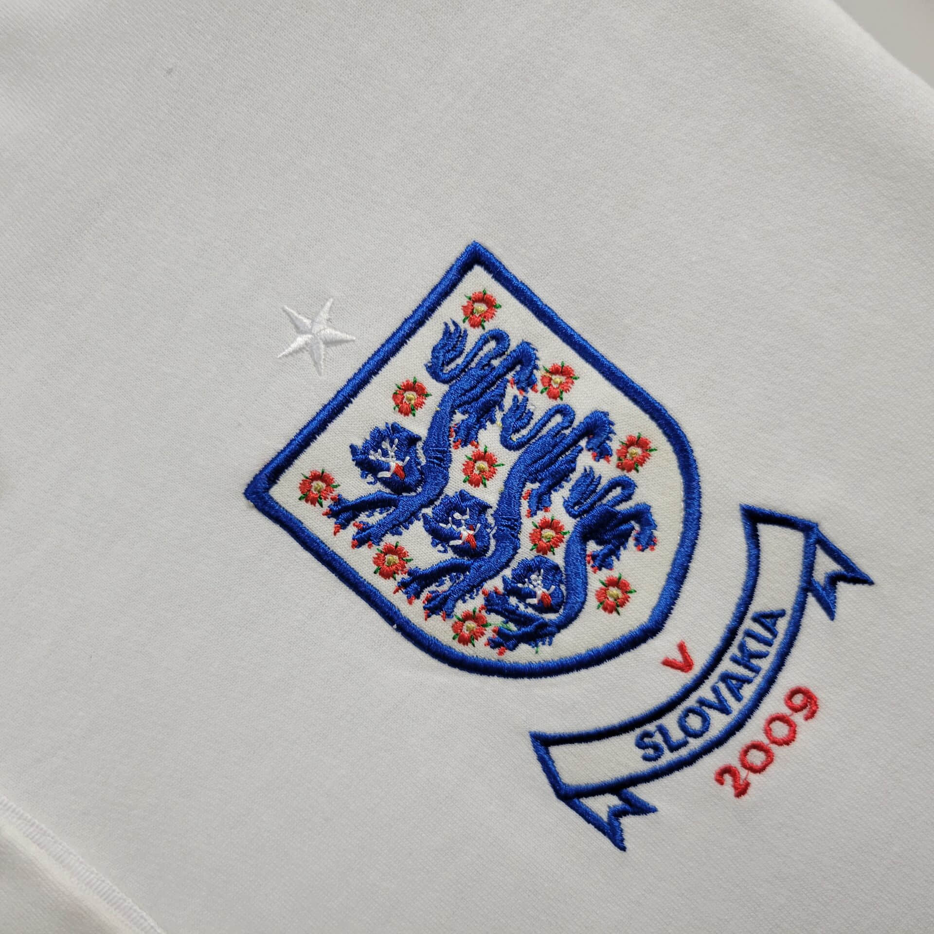 2010 Retro England Home Football Shirt 1:1 Thai Quality - Image 4