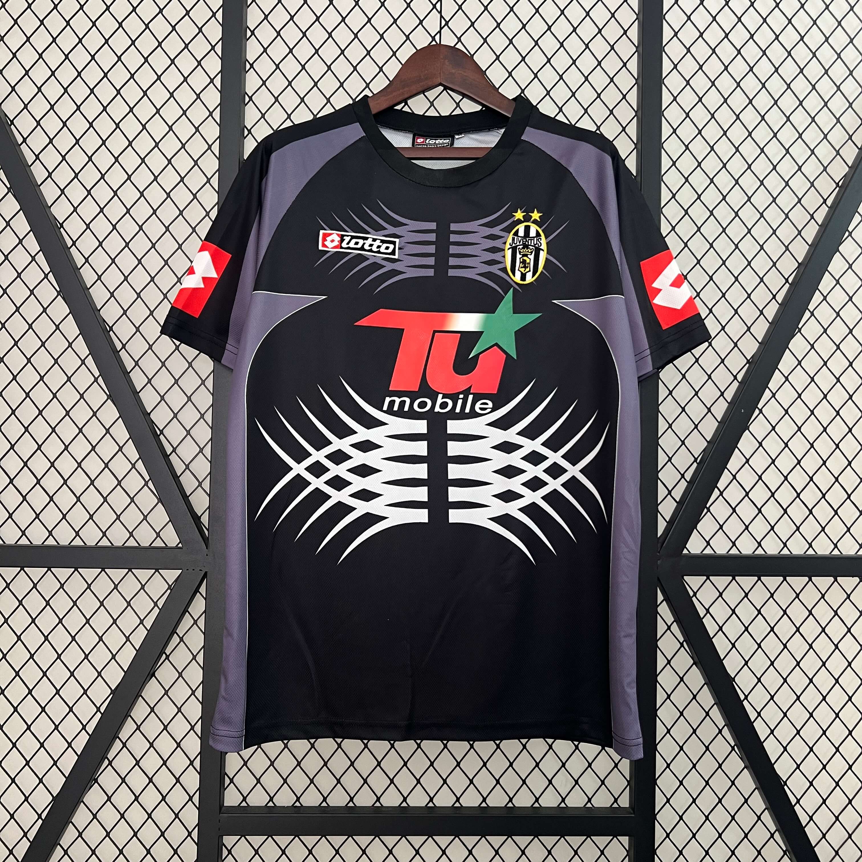 2001/2002 Retro Juventus Goalkeeper Football Shirt 1:1 Thai Quality