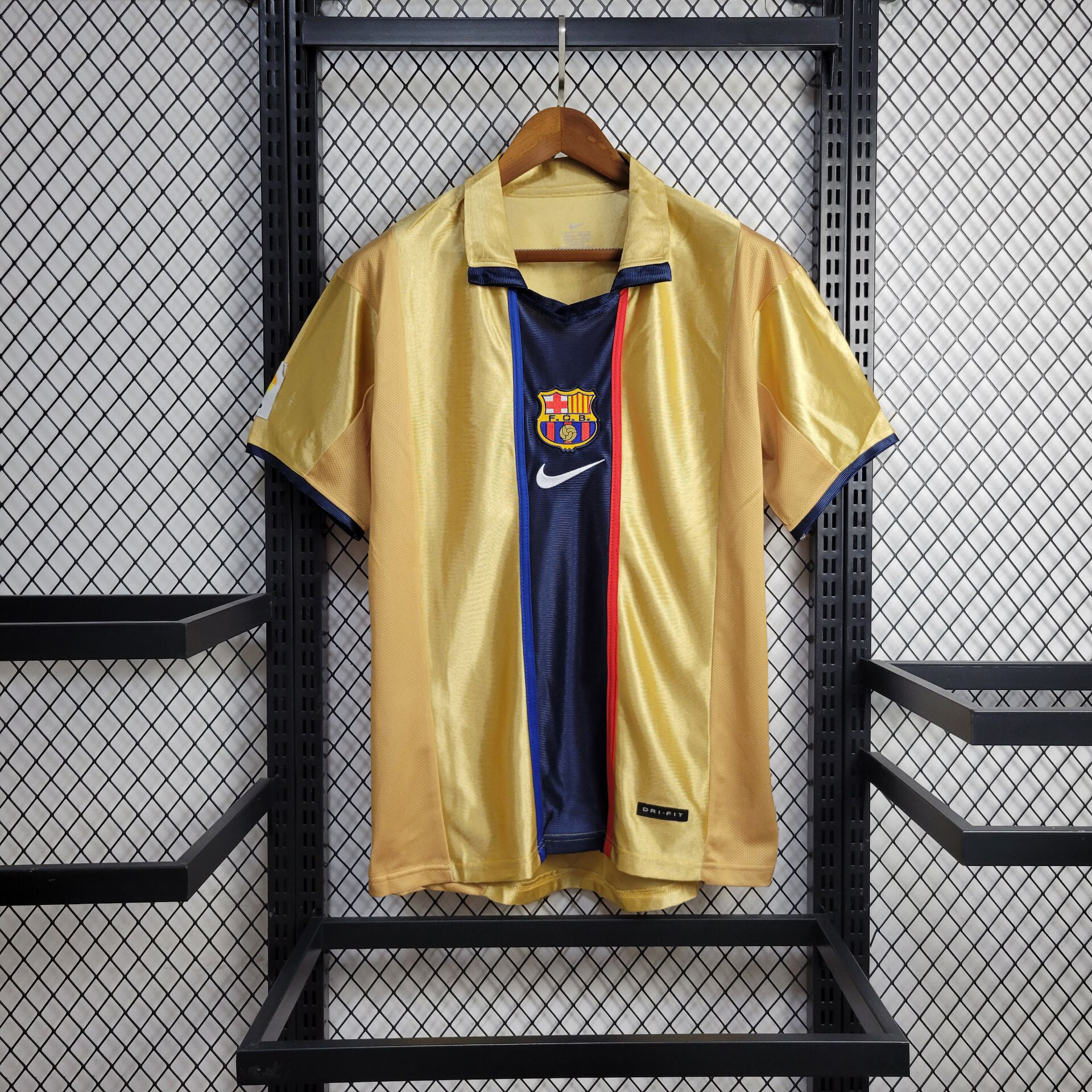 2001/2002 Retro Barcelona Away Football Shirt 1:1 Thai Quality
