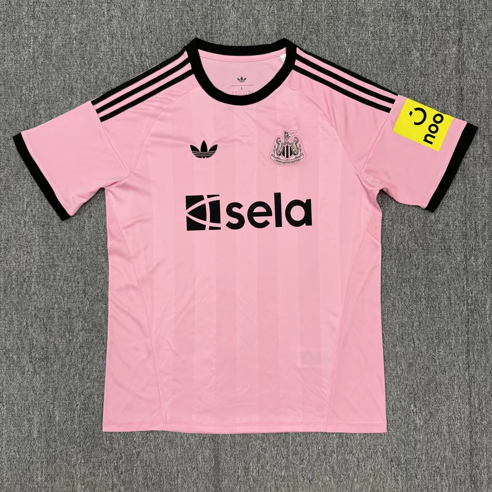 2025/2026 Newcastle United Goalkeeper Football Shirt 1:1 Thai Quality