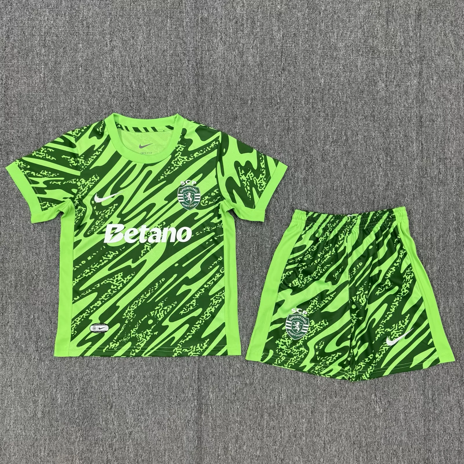 2025/2026 Sporting Lisbon Goalkeeper Football Shirt Kids Size 1:1 Thai Quality