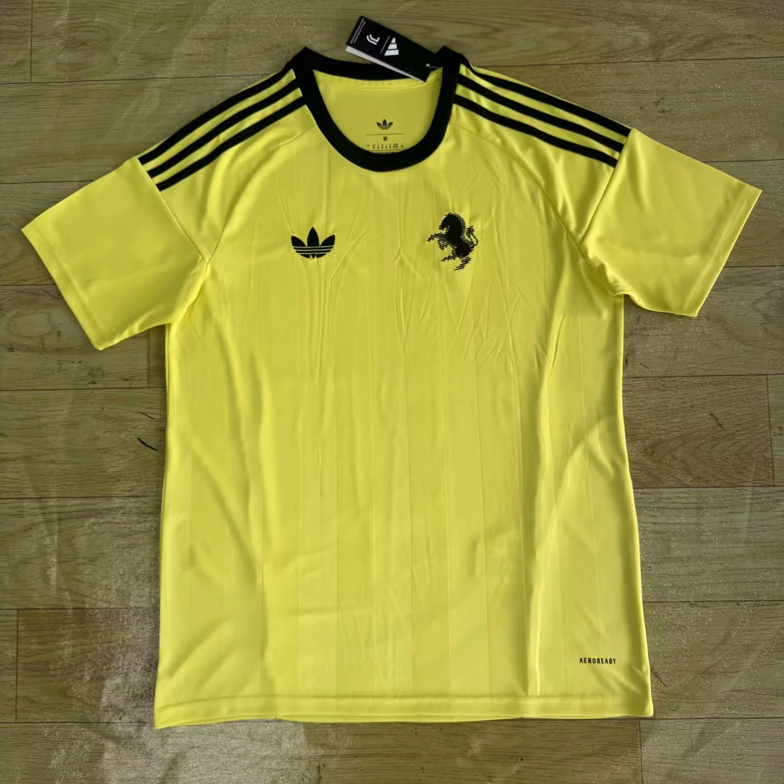 2025/2026 Juventus Goalkeeper Football Shirt 1:1 Thai Quality