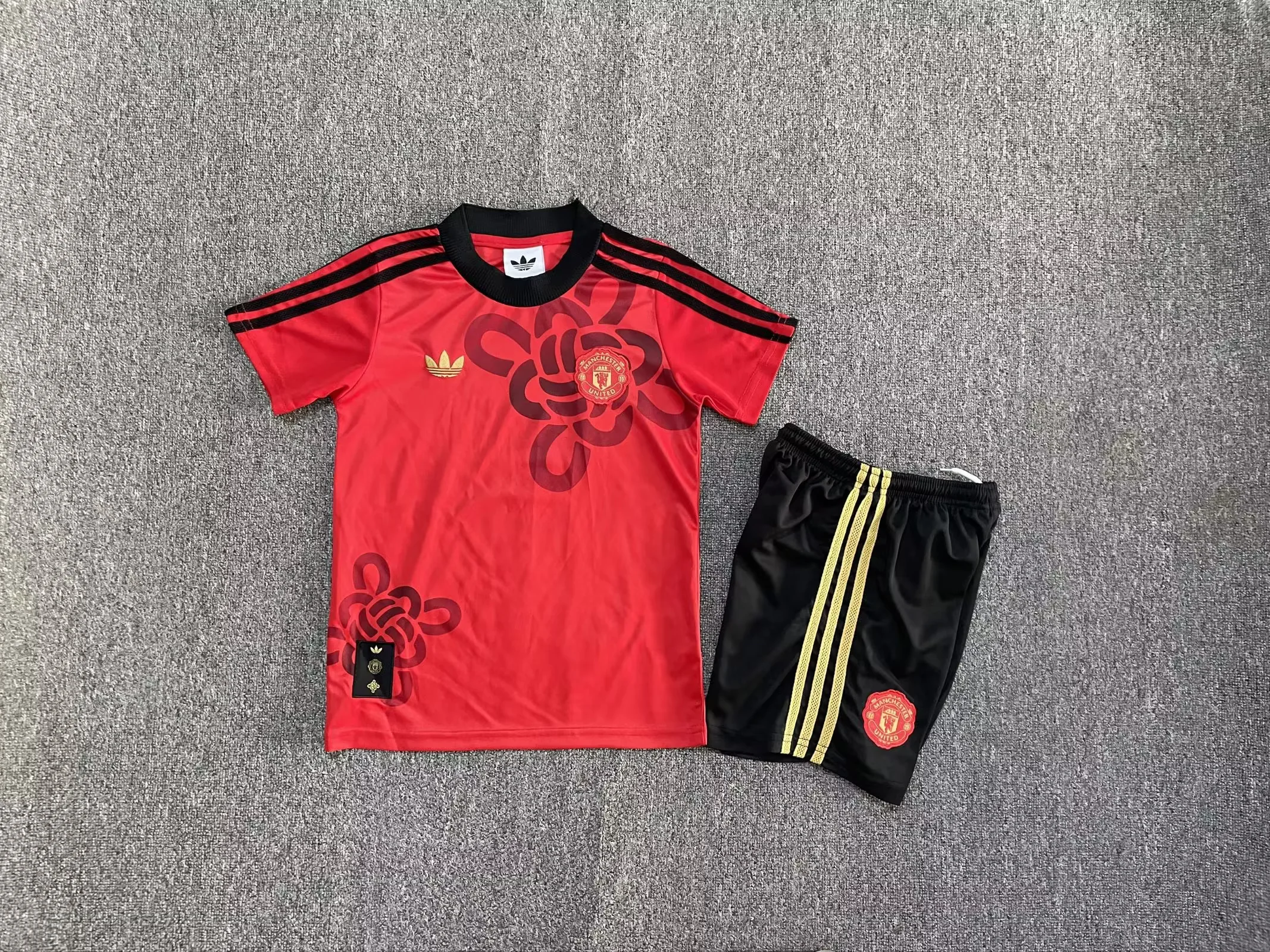 2025/2026 Manchester United Pre-Match Chinese New Year Football Shirt Kids Size 1:1 Thai Quality
