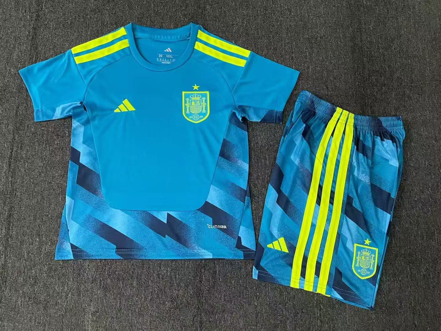 0277aa1a5979b2e881b5a50e9a9d366b 2026 Spain Goalkeepers Football Shirt Kids Size 1:1 Thai Quality